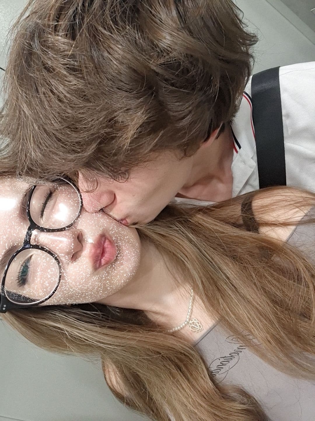 поцелуйчики<3<3